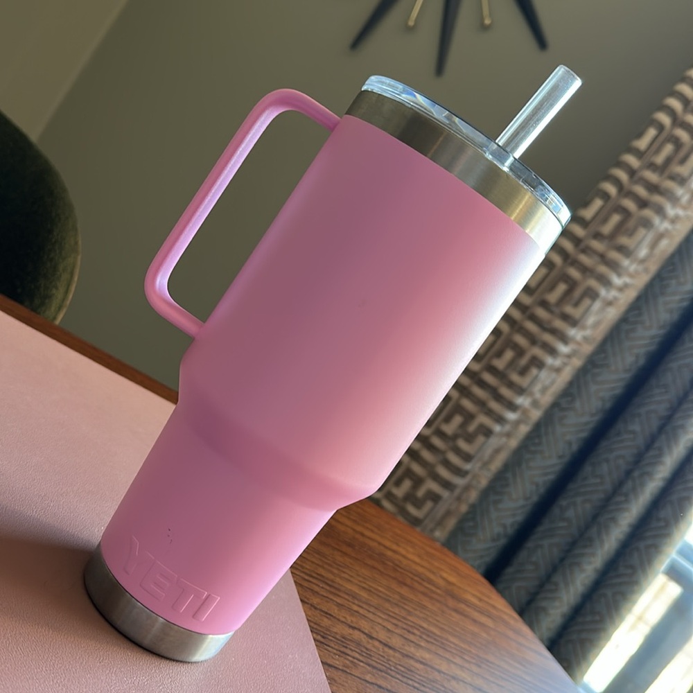 YETI Rambler 42 oz Straw Mug - Power Pink